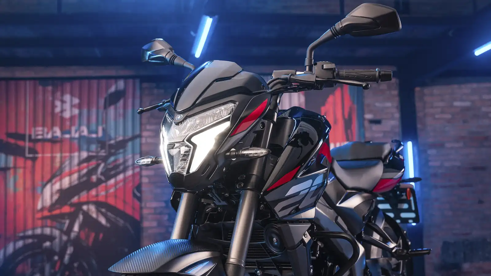Bajaj Dominar NS200 2026 no Brasil com visual renovado e mais conectividade