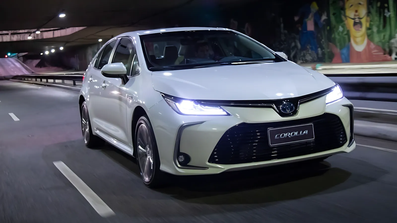 Toyota Corolla GLi 2025 Preço e Destaques do sedã médio com preço de compacto