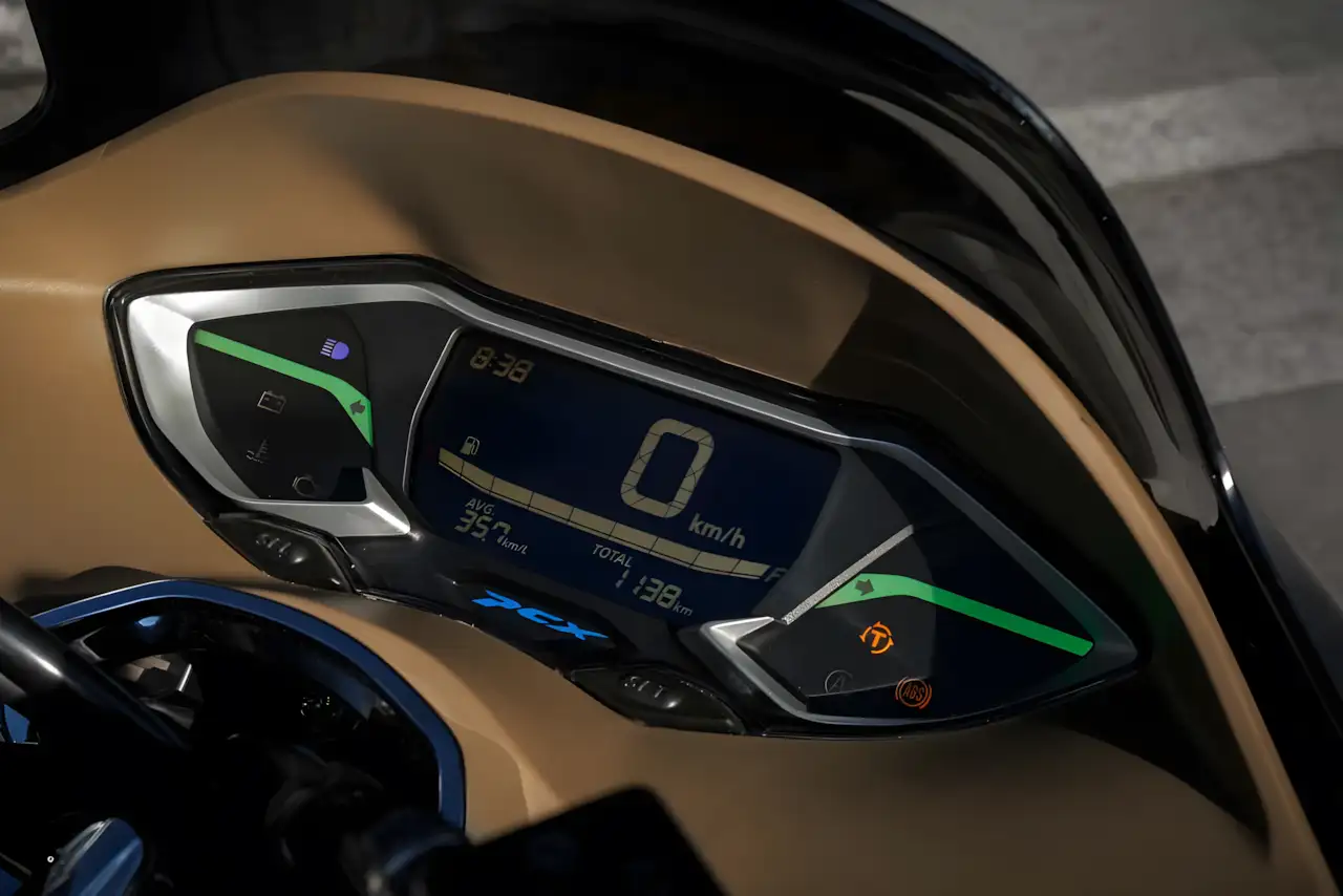 Honda apresenta a linha 2026 da PCX 160 com novas cores e versões