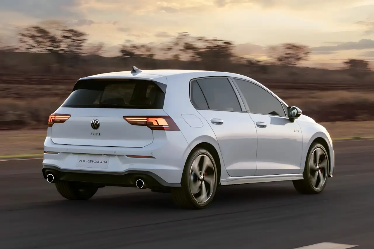 VW Golf GTI 2026 estreia no Brasil em setembro - veja todos os detalhes do esportivo de 245 cv