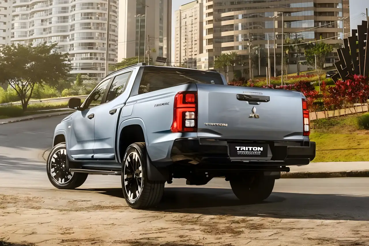 Mitsubishi Triton Tarmac 2025 Edição Urbana Desafia Ranger Black por R$ 254.990