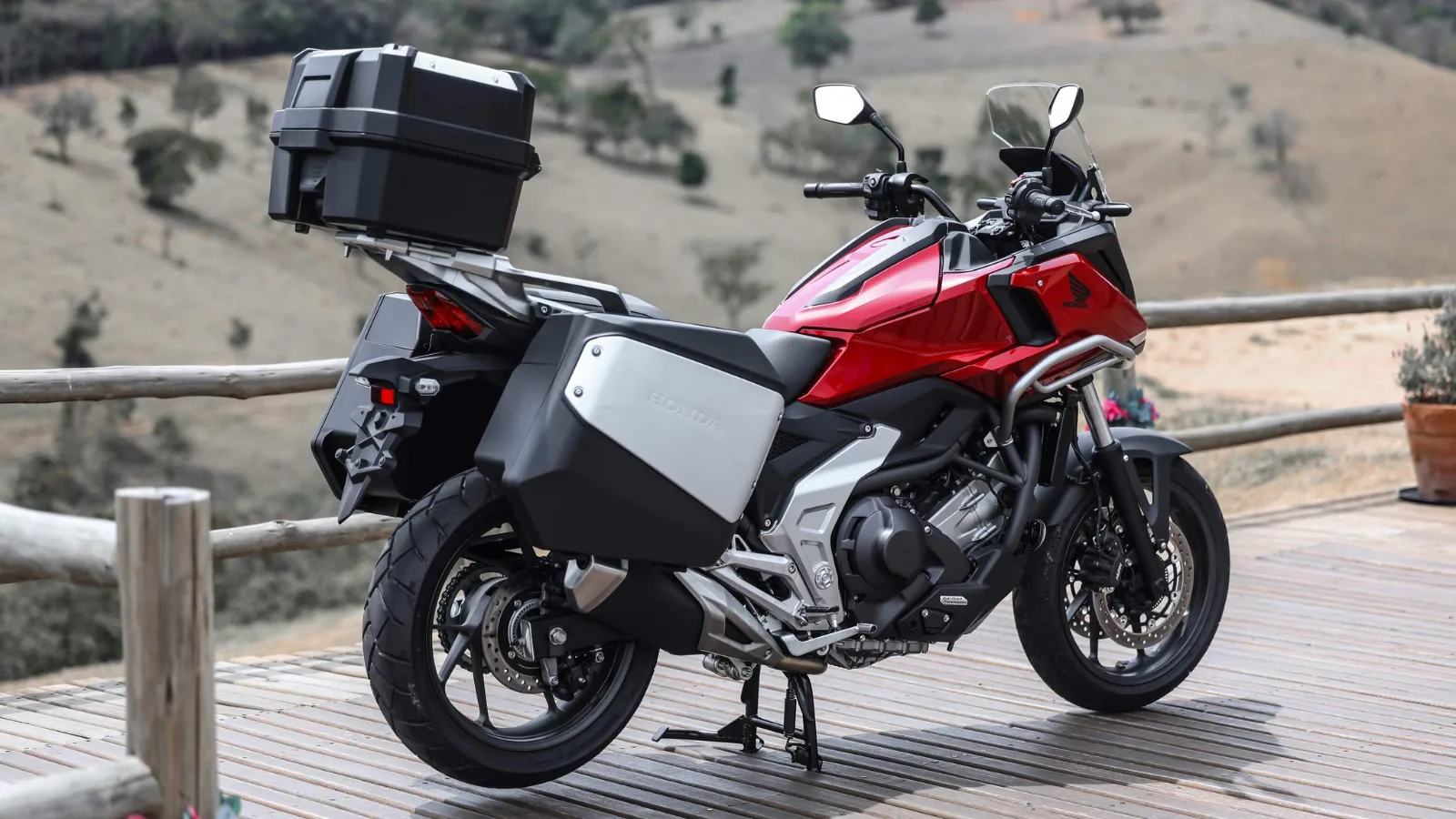 Honda NC 750X 2026 Chega ao Brasil em Duas Versões: Preços, Fotos e Detalhes da Nova Crossover