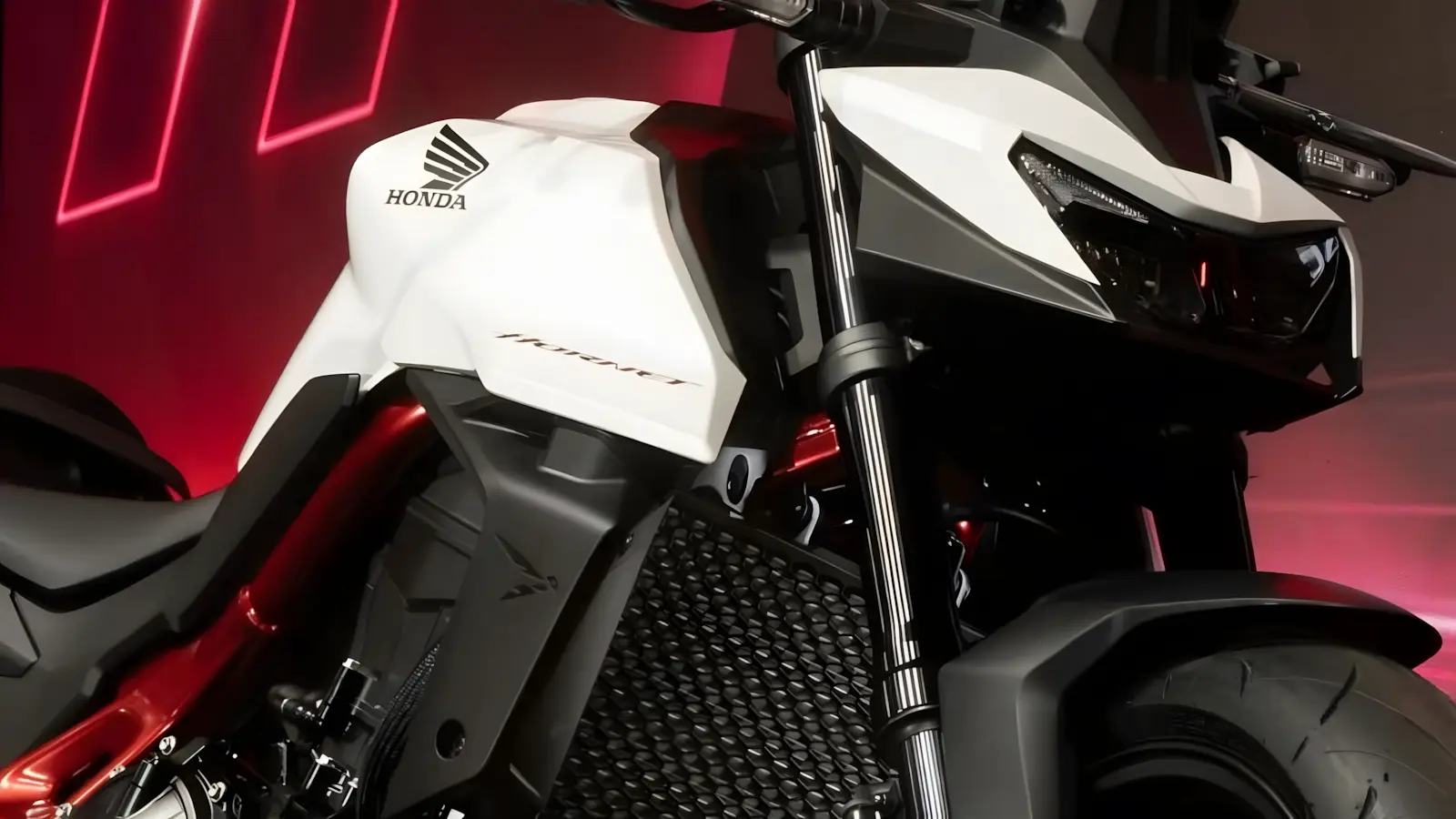 Nova Honda CB750 Hornet 2026 chega ao Brasil: Mudanças, Fotos e Equipamentos