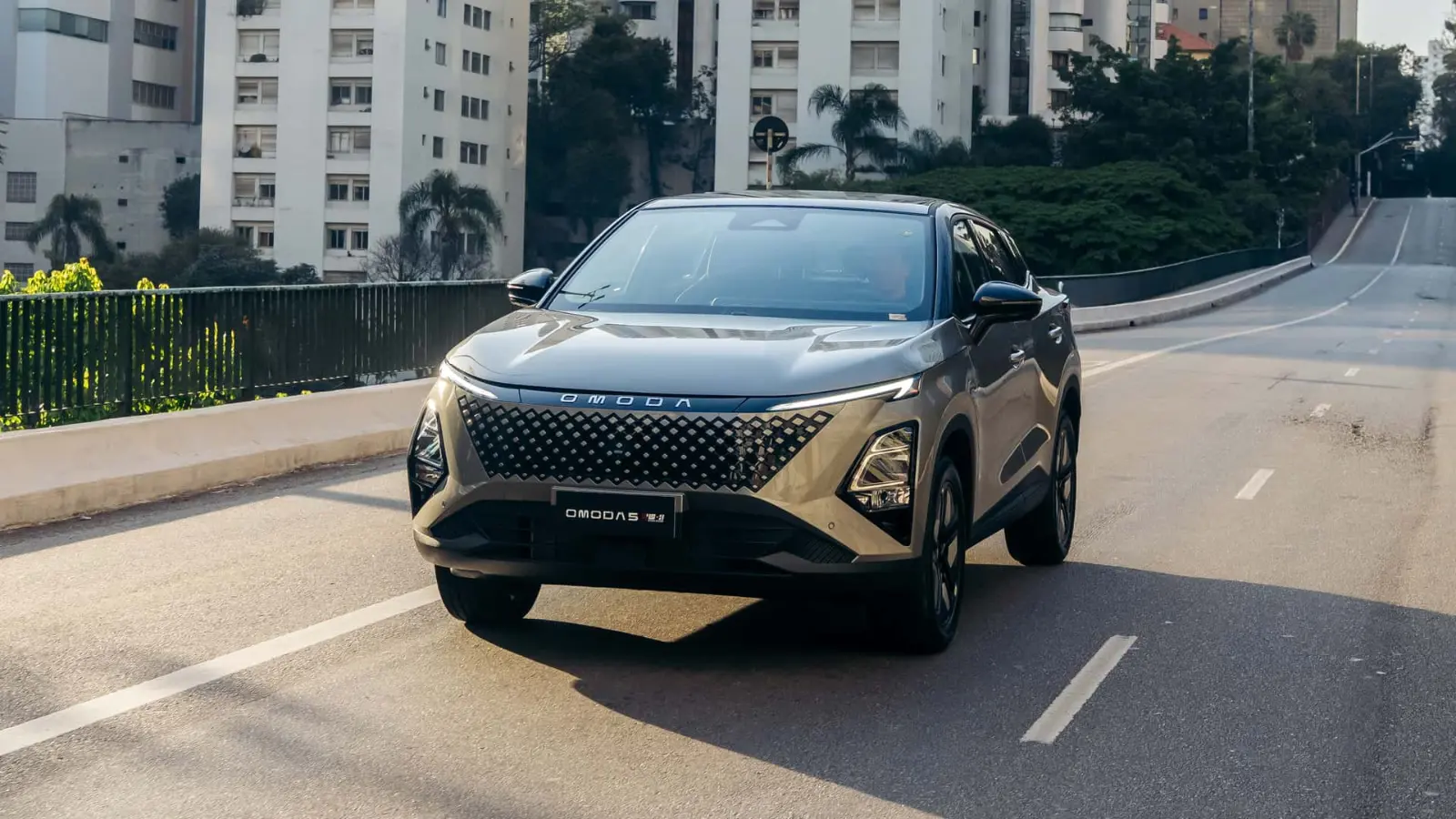 Omoda 5 Híbrido é lançado no Brasil nas versões Luxury e Prestige com até 1.000 km de autonomia