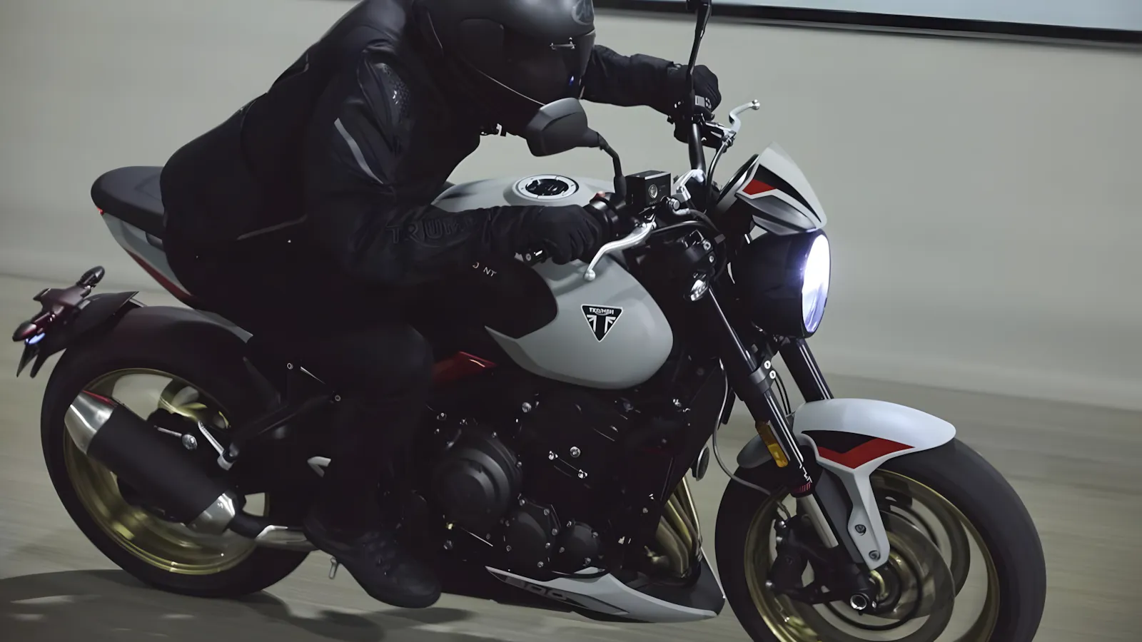 Triumph Apresenta a Naked Trident 800 2026 com Motor 798cc da Tiger Sport