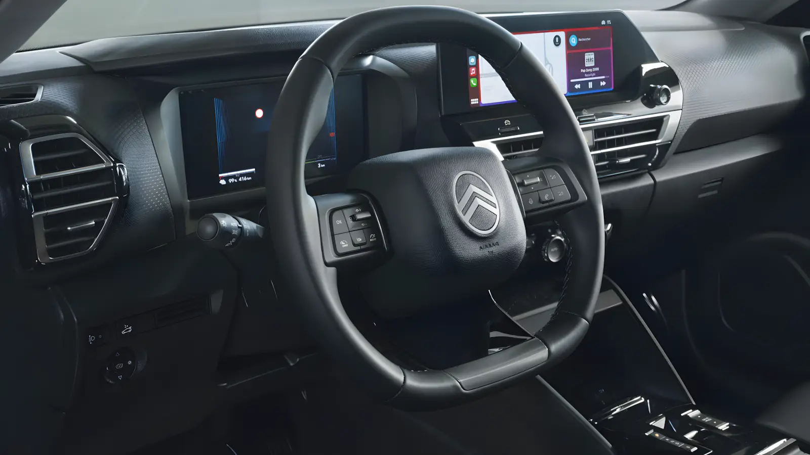 Interior do Citro&euml;n C4 2026 com painel digital e multim&iacute;dia 10 polegadas