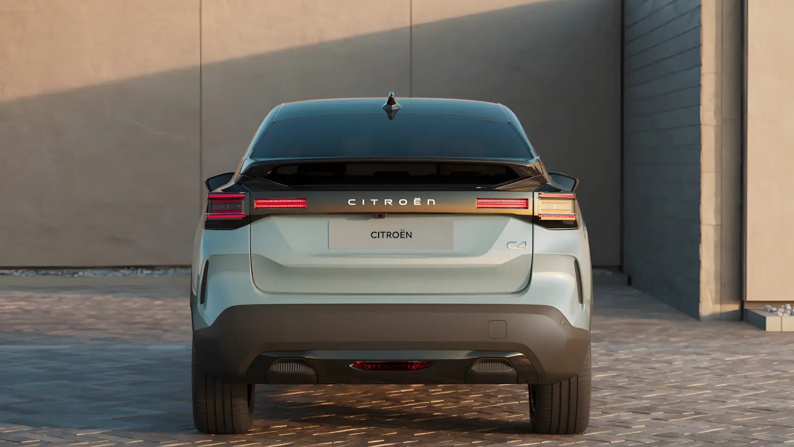 Vista traseira do Citro&euml;n C4 2026 h&iacute;brido com lanternas LED