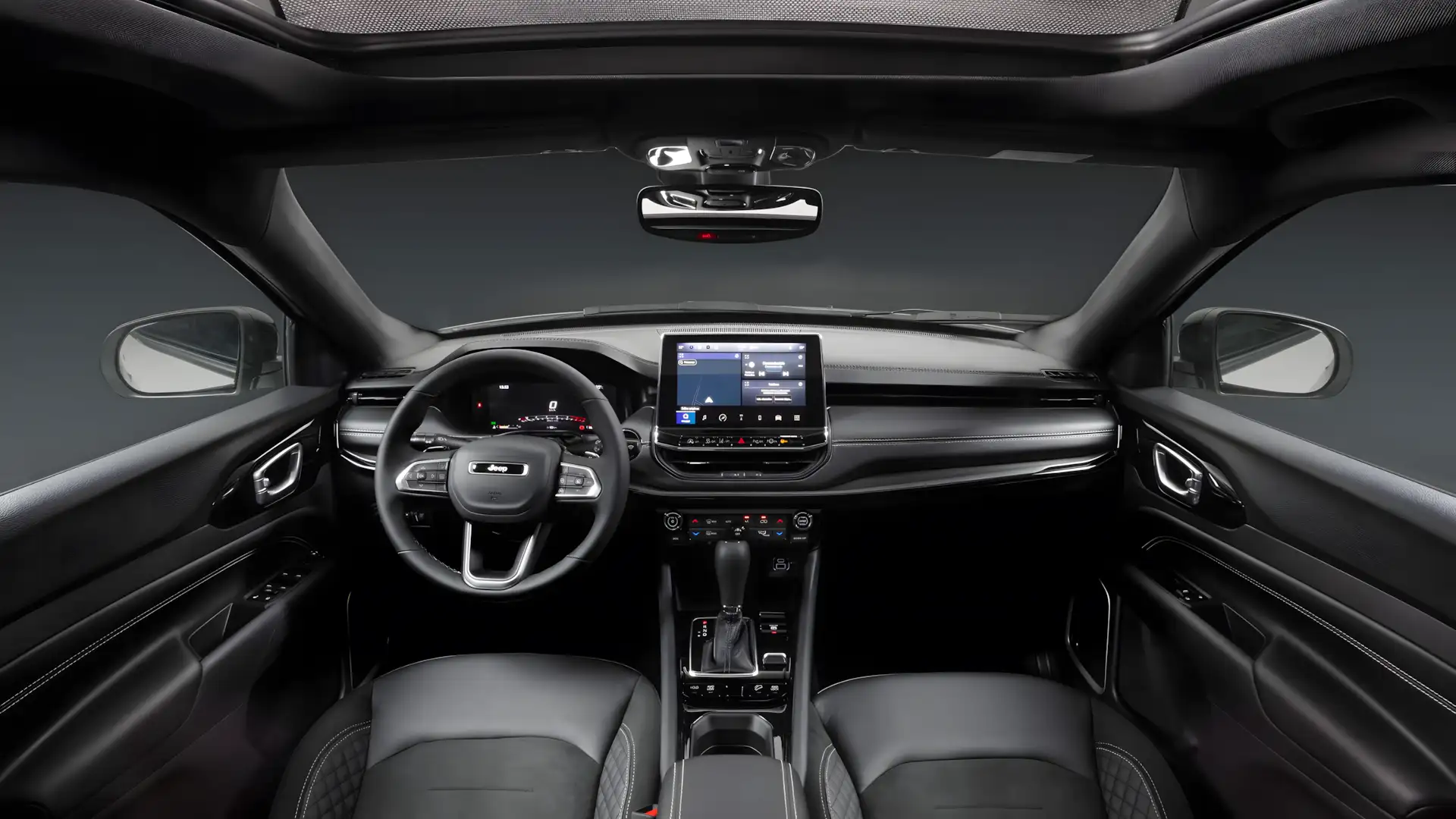 Interior do Jeep Compass Blackhawk 2026 com painel digital e central multimídia