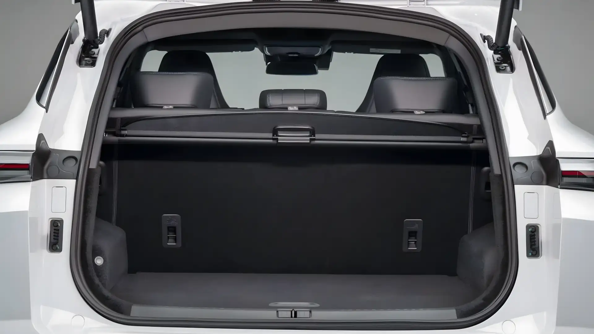 Porta-malas do Jetour S06 com 416 litros de capacidade