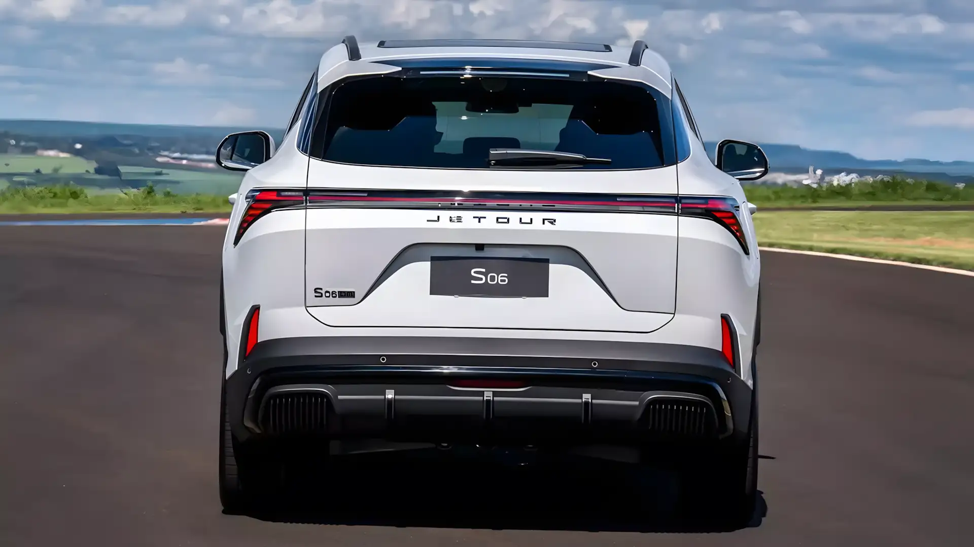 Traseira do Jetour S06 com lanternas em LED e design anguloso