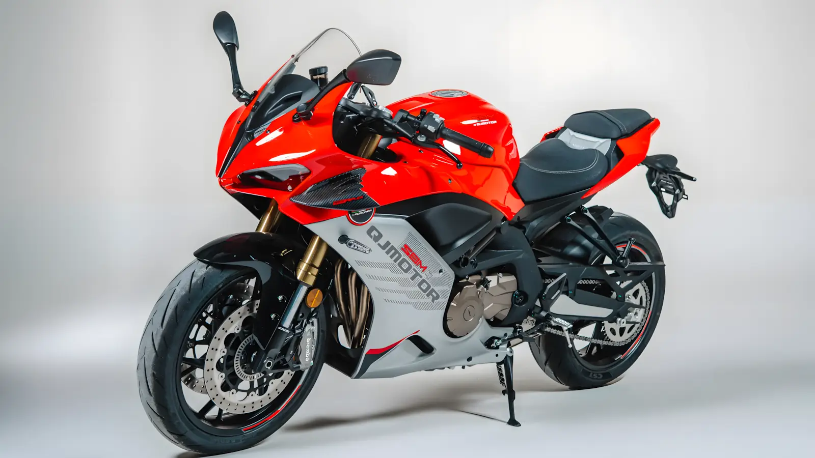 Shineray SBM 600RC 2026 em vista lateral mostrando design esportivo