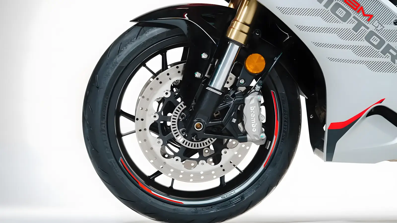 Sistema de freios ABS e suspens&atilde;o da Shineray 600RC 2026