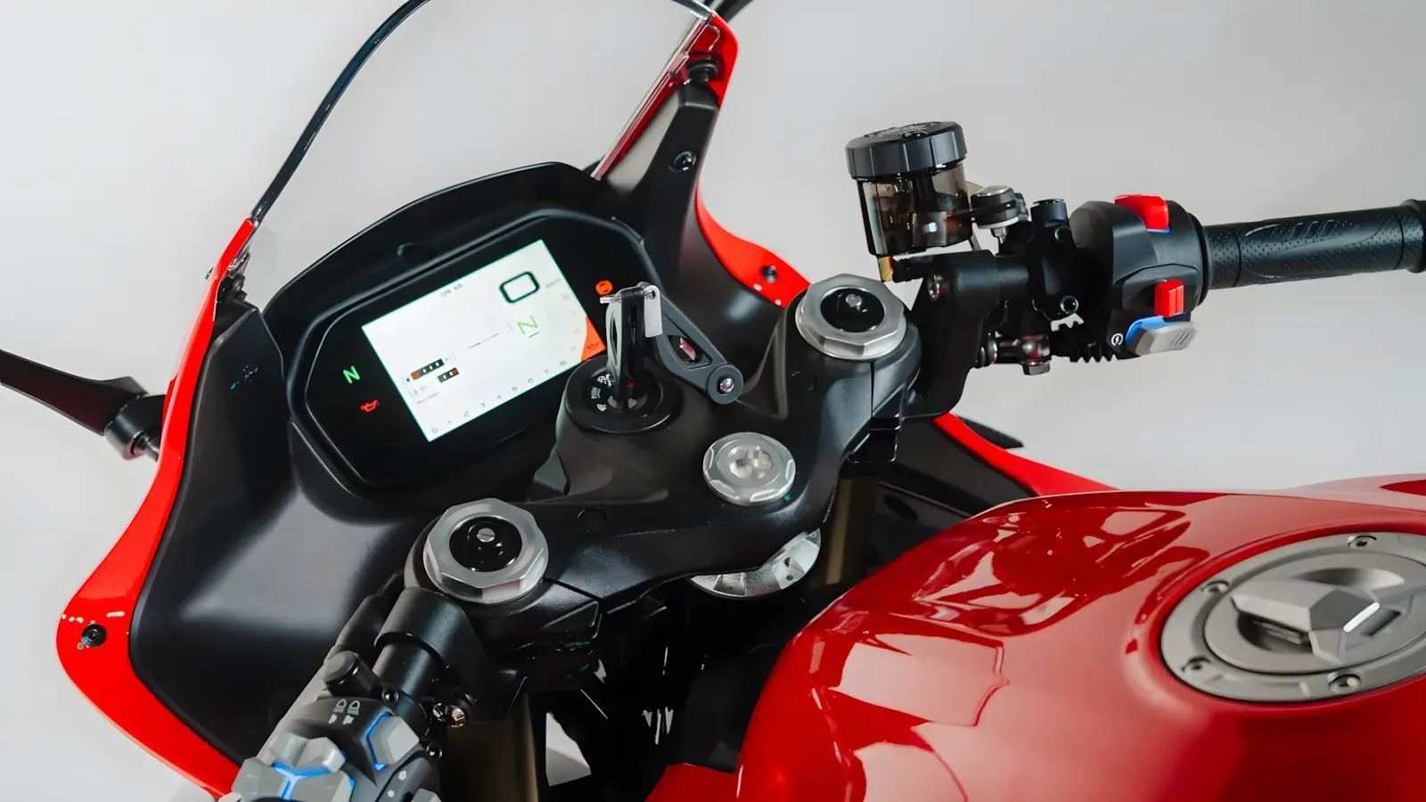 Painel TFT com conectividade Bluetooth da 600RC 2026