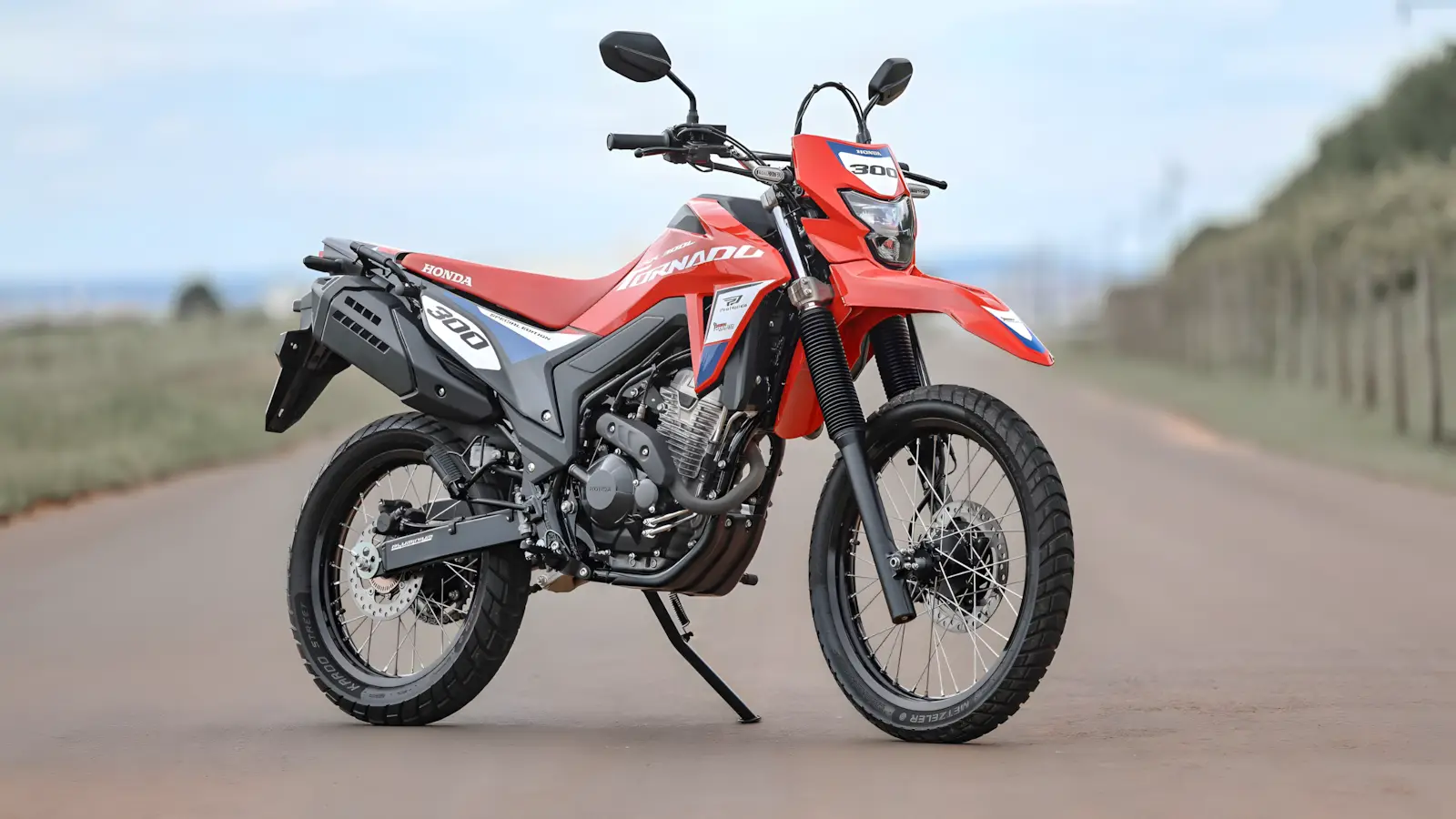Honda XR300L Tornado 2026 Special Edition chega em fevereiro por R$ 31.540 com visual rally 