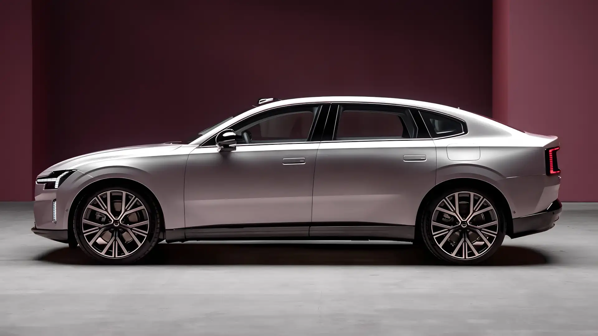Volvo ES90 2027 sedã elétrico vista lateral completa na cor prata
