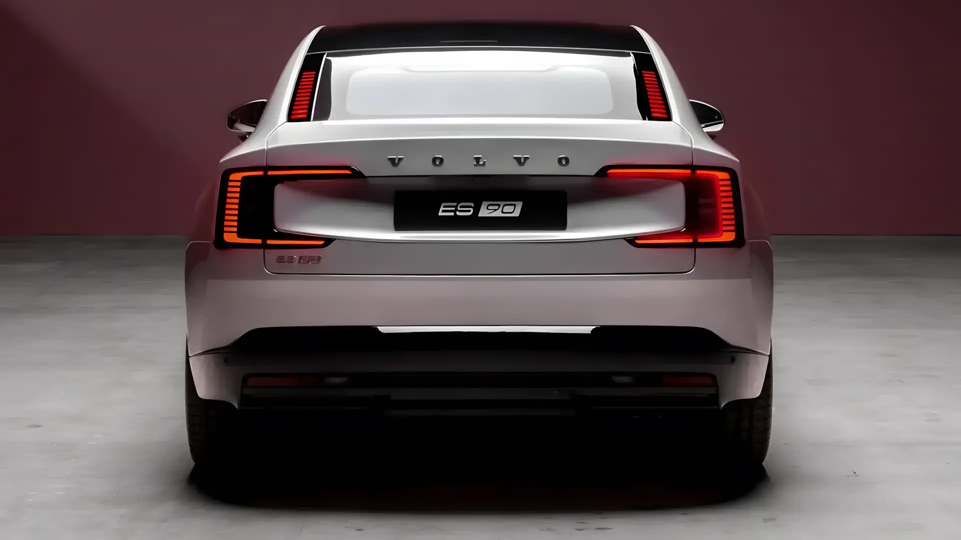 Traseira do Volvo ES90 2027 destacando lanternas em formato C