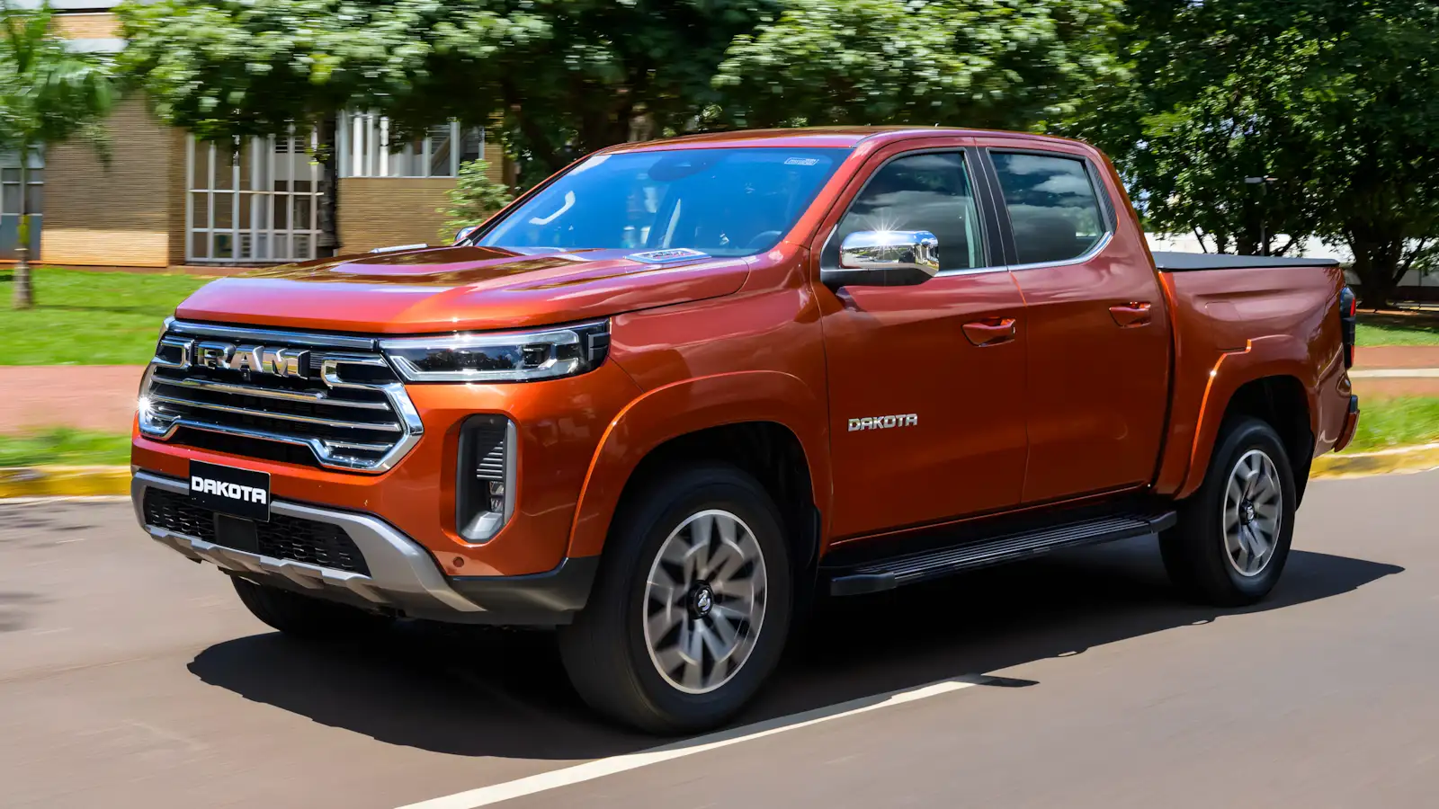 Ram Dakota 2026 Laramie com cromados e rodas diamantadas de 18 polegadas