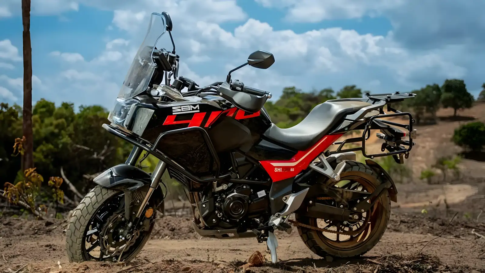 Shineray SBM 400SS 2026 vista lateral completa na cor preta e vermelha