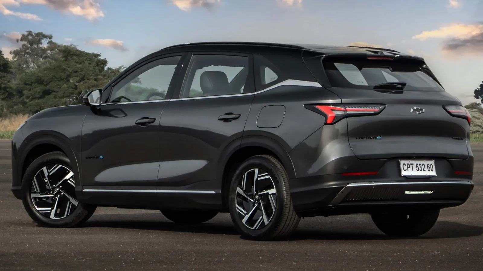 Parte traseira do Chevrolet Captiva EV 2026 com lanternas em LED e design moderno